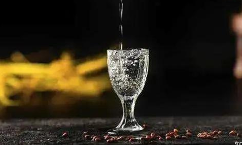 茅台镇酱香型白酒厂家有哪些呢