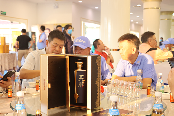 酱香型白酒放几年喝最好(如何让酱香型白酒更上一层楼？)
