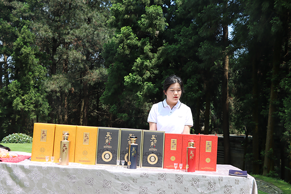 酱香酒哪个牌子的好喝不贵_酱香型白酒推荐哪款性价比高又好喝适合日常饮用