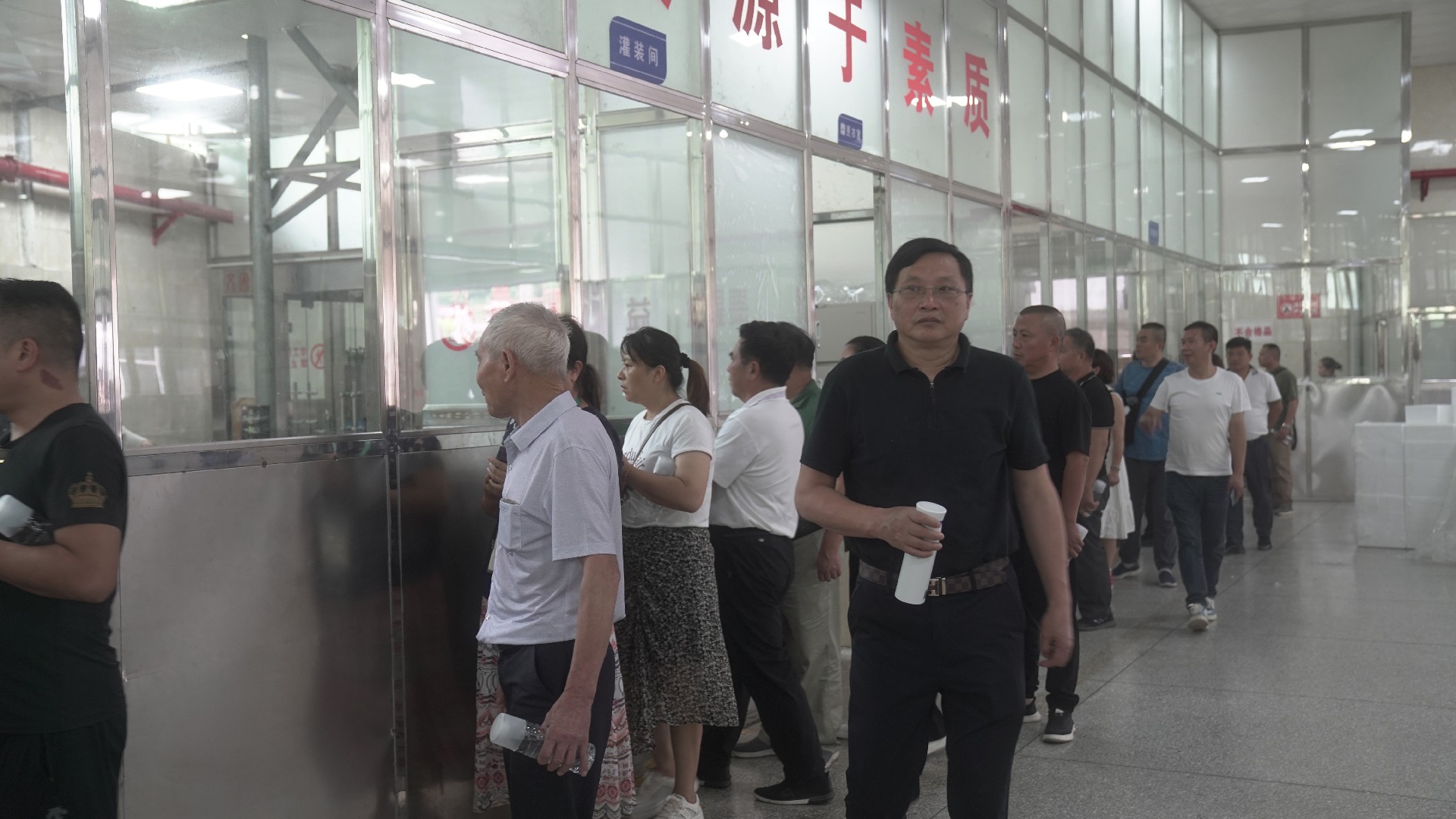 白酒代理商利润是多少钱的_白酒代理商利润揭秘：实际收益有多少