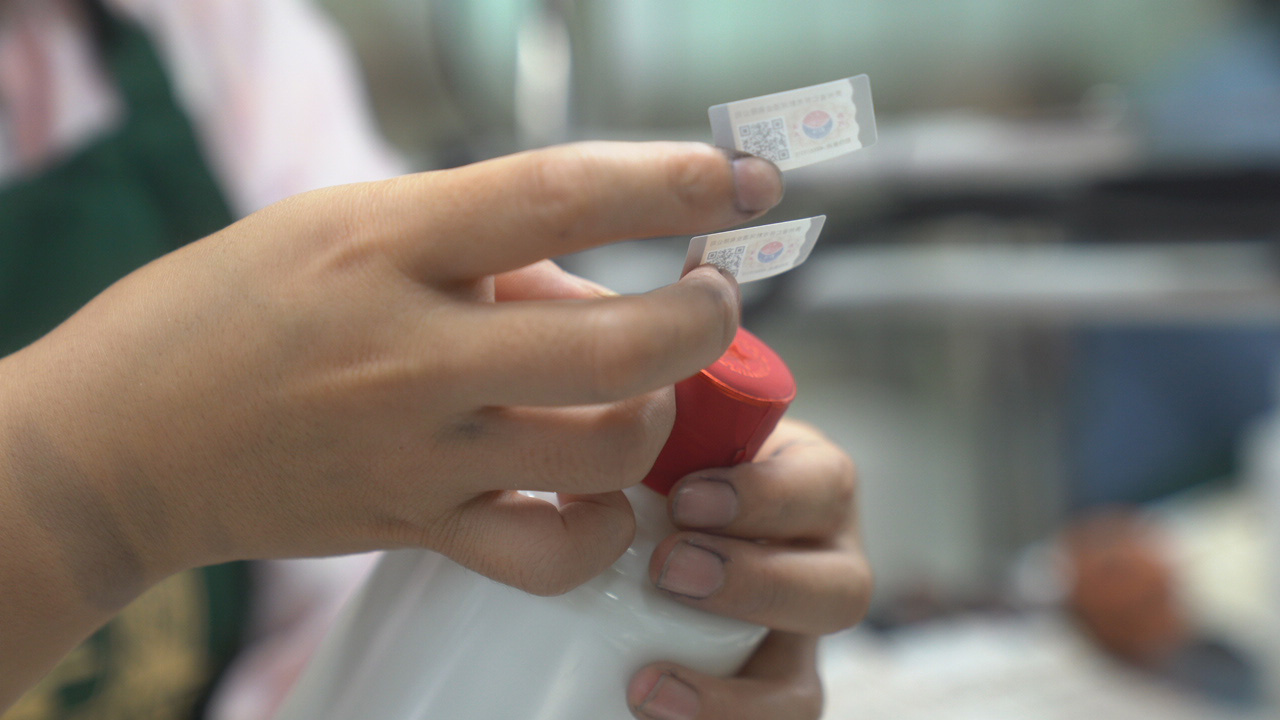 毕福剑代理白酒多少钱;毕福剑代言白酒价格是多少？探讨背后市场价值