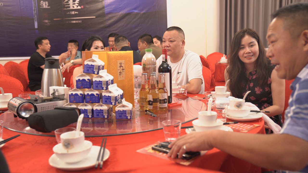 订制酱香型白酒代理多少钱_订制酱香型白酒代理费用多少一览